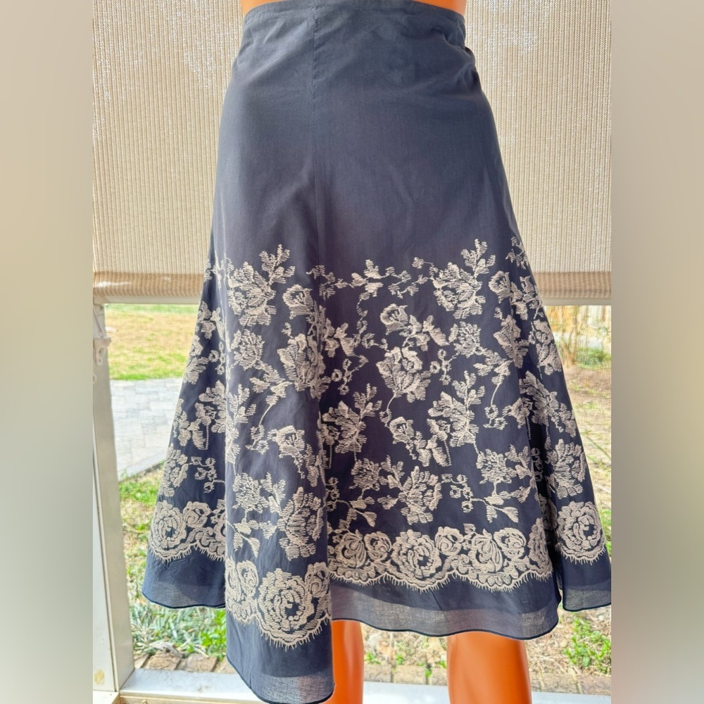 Karen Kane Embroidered Midi Skirt Blue White Floral A-Line Size 10 - Picture 2 of 7